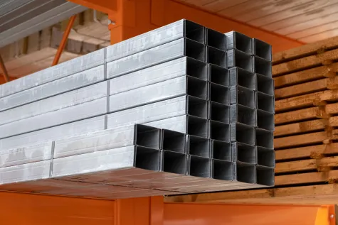 Lukaš Makara, Stavebný materiál